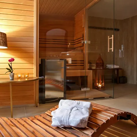 게스트하우스 Castle & Wellness 4*